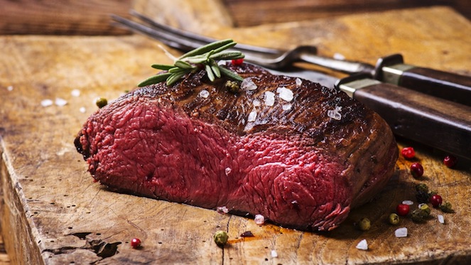 Thịt đỏ giàu dưỡng chất nhưng không nên ăn trước khi "lâm trận"